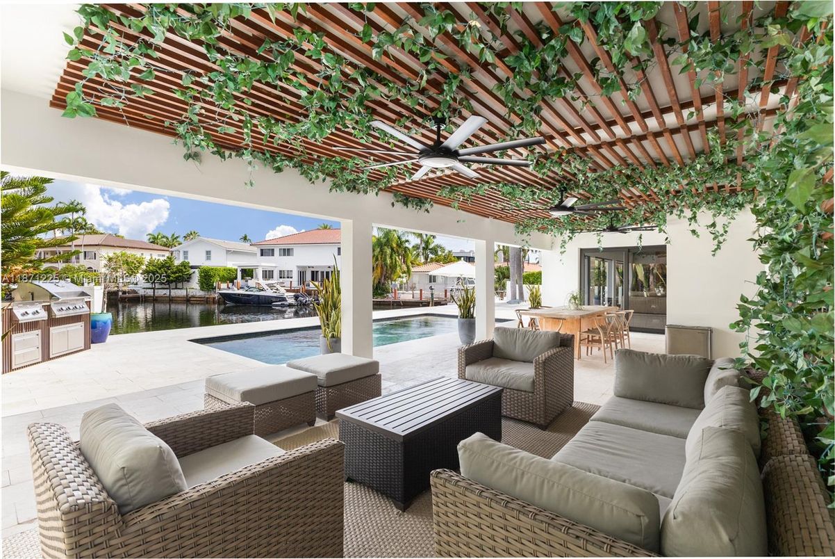 Exterior, Outdoor Kitchen, Pool, Water