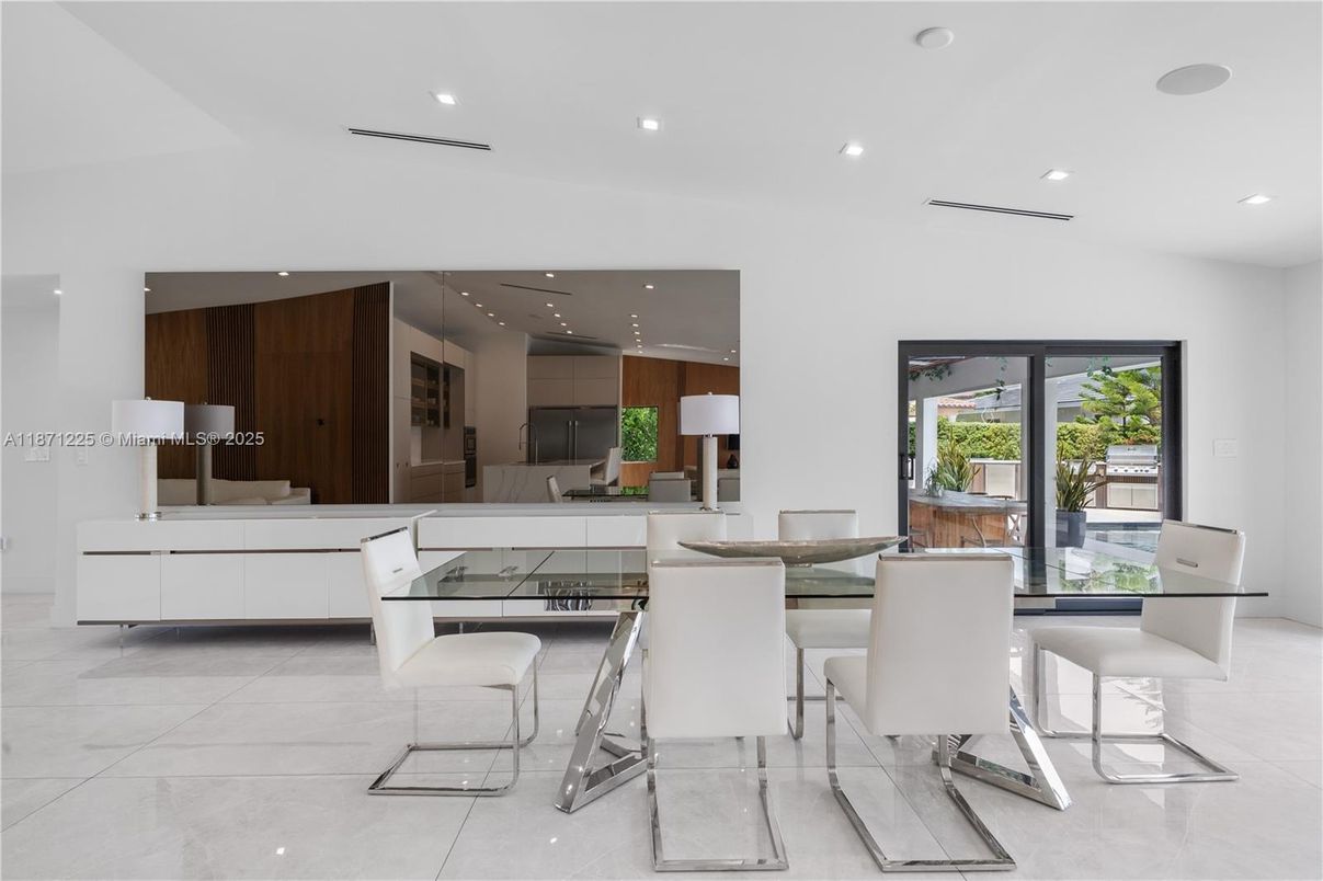 Dining room, Interior, Kitchen, Recessed Lighting