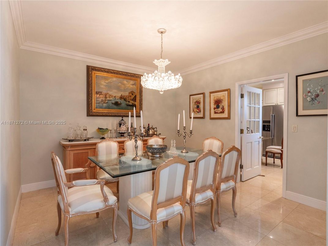 Chandelier, Dining room, Interior