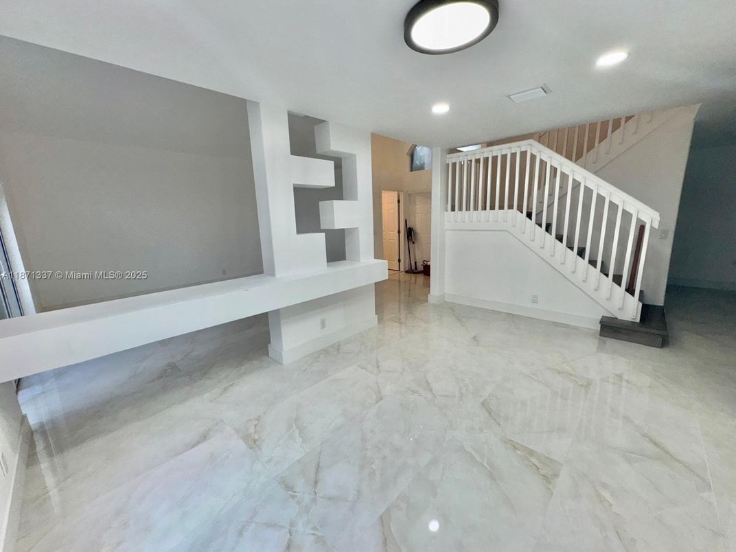 Empty room, Interior, Marble, Recessed Lighting