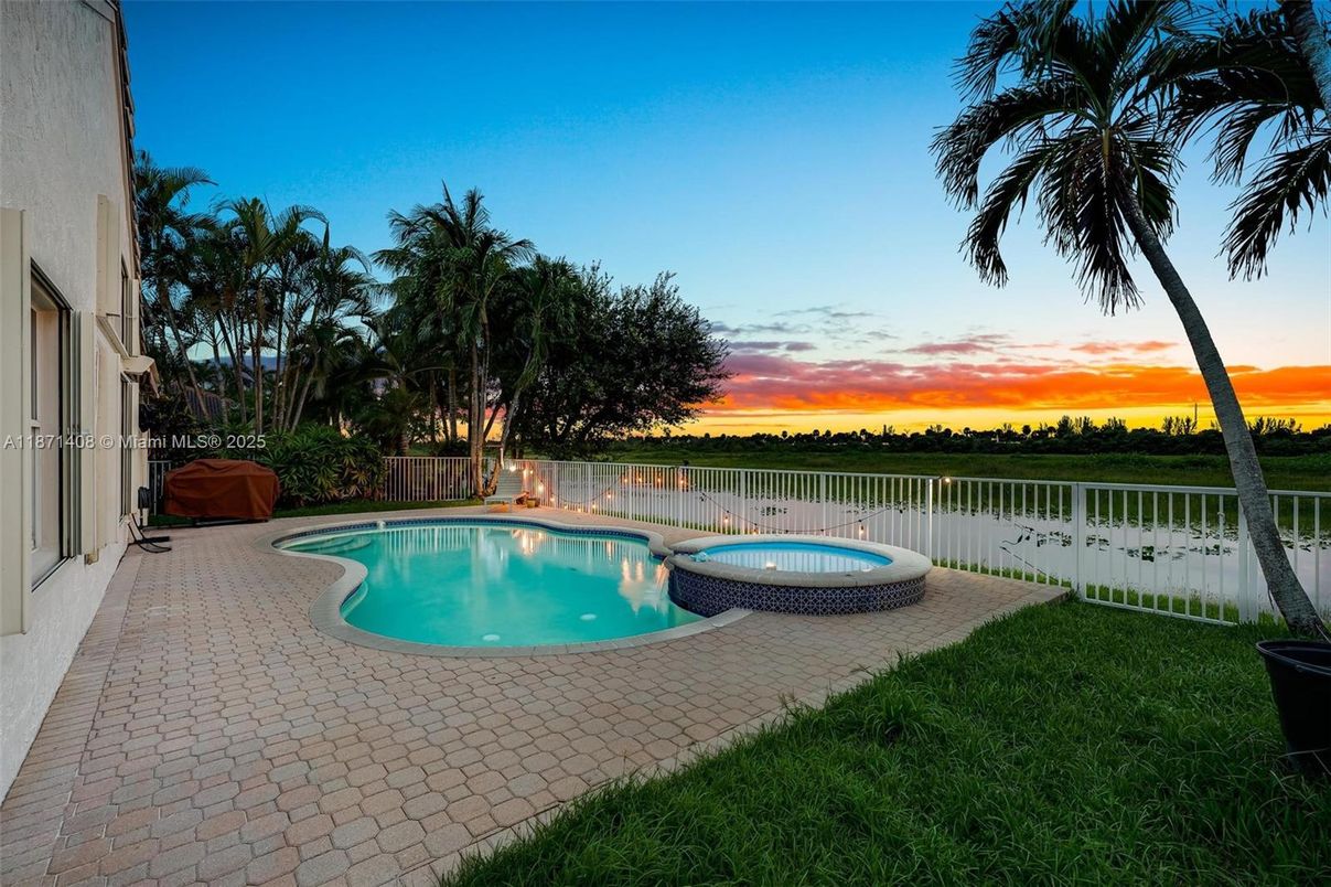 Exterior, Pool, Water