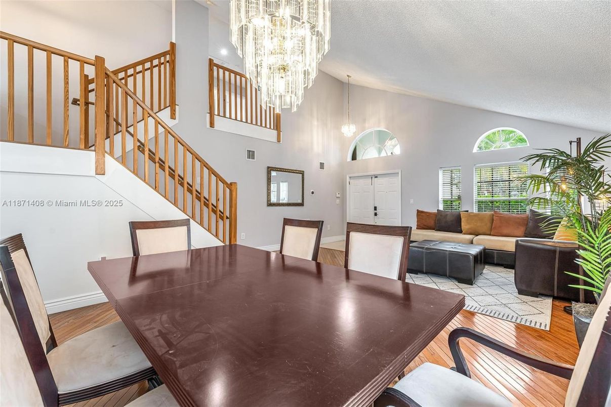 Chandelier, Dining room, Interior, Living room, Pendant Lights, Wood Texture Flooring