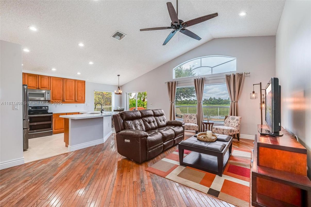Interior, Kitchen, Living room, Pendant Lights, Recessed Lighting, Wood Texture Flooring