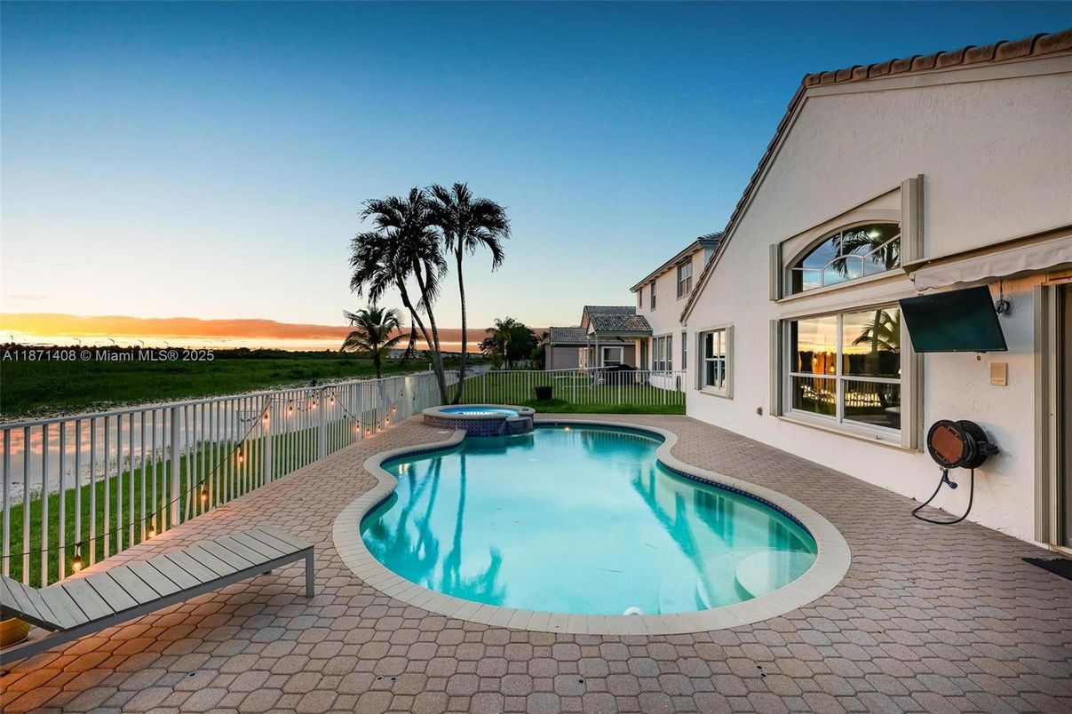 Exterior, Pool, Water
