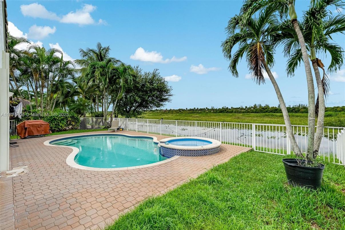 Exterior, Pool, Water
