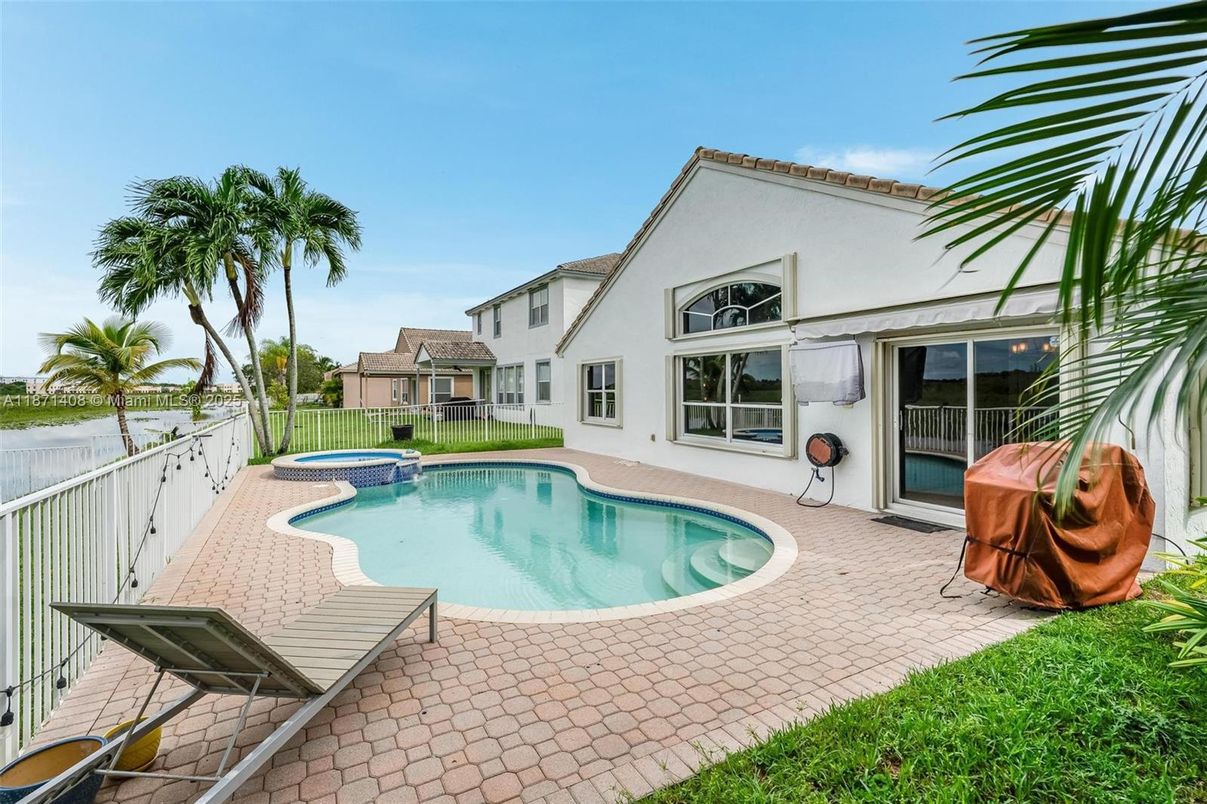 Exterior, Pool, Water
