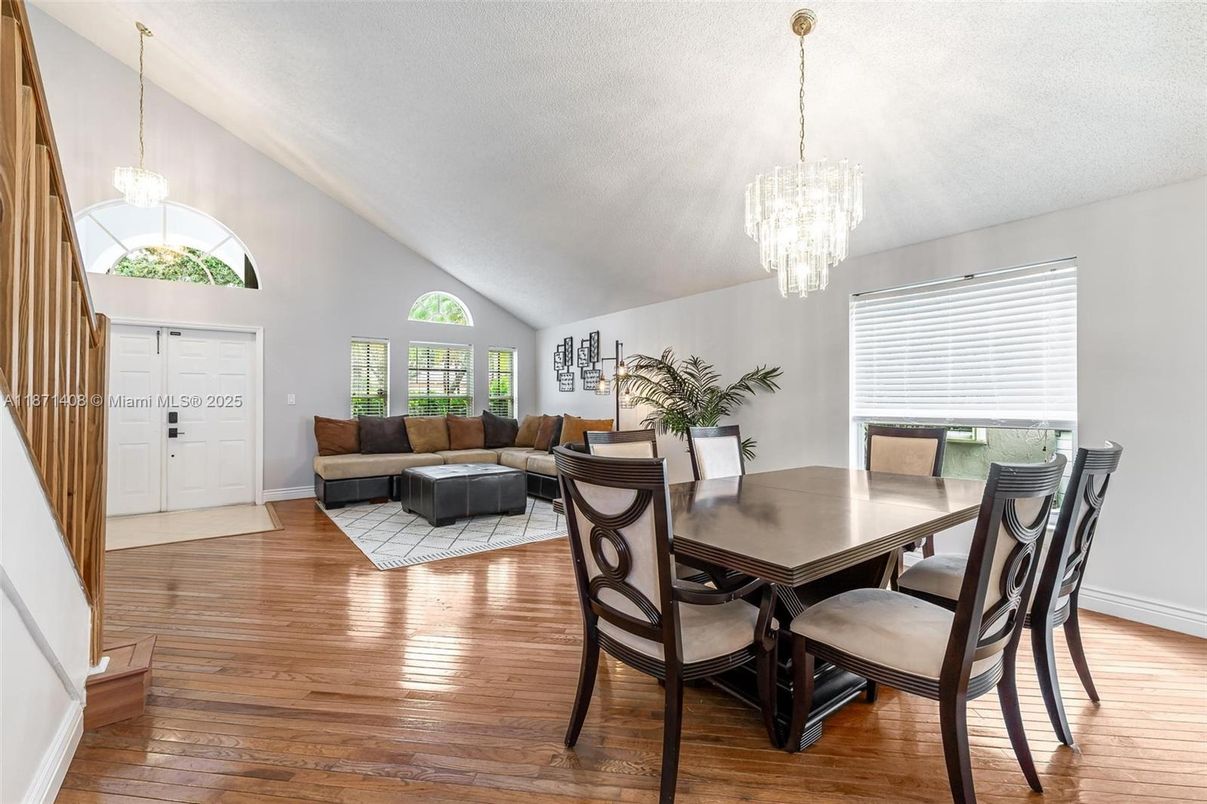 Chandelier, Dining room, Interior, Living room, Pendant Lights, Wood Texture Flooring
