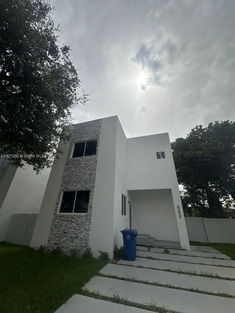 Attached, Exterior, Facade, Modern