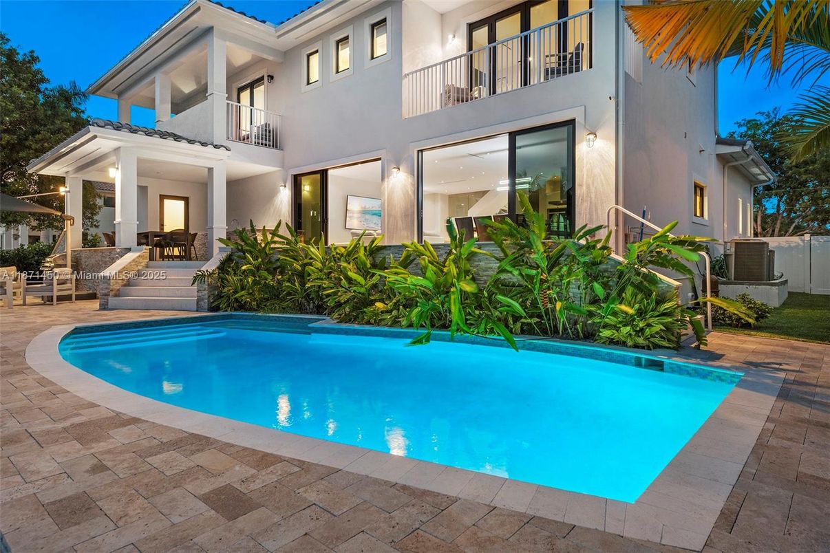 Exterior, Pool