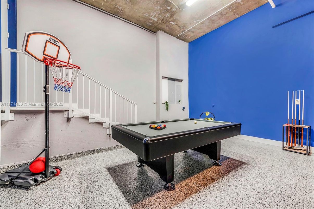Billiard Table, Game Room, Interior