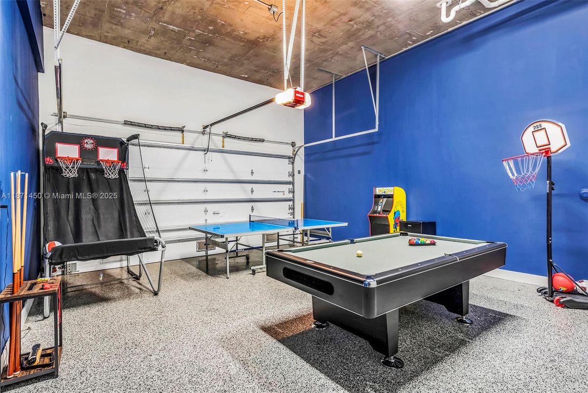 Billiard Table, Game Room, Garage, Interior
