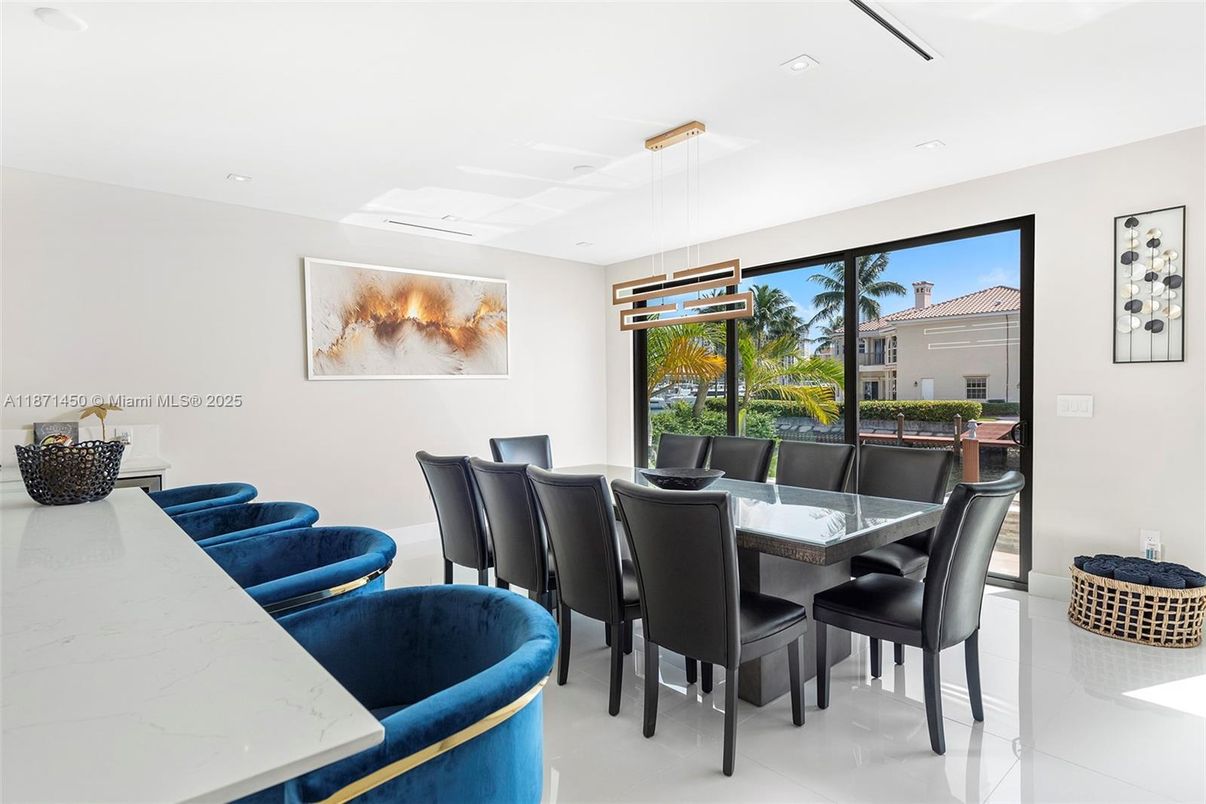 Dining room, Interior, Pendant Lights, Recessed Lighting