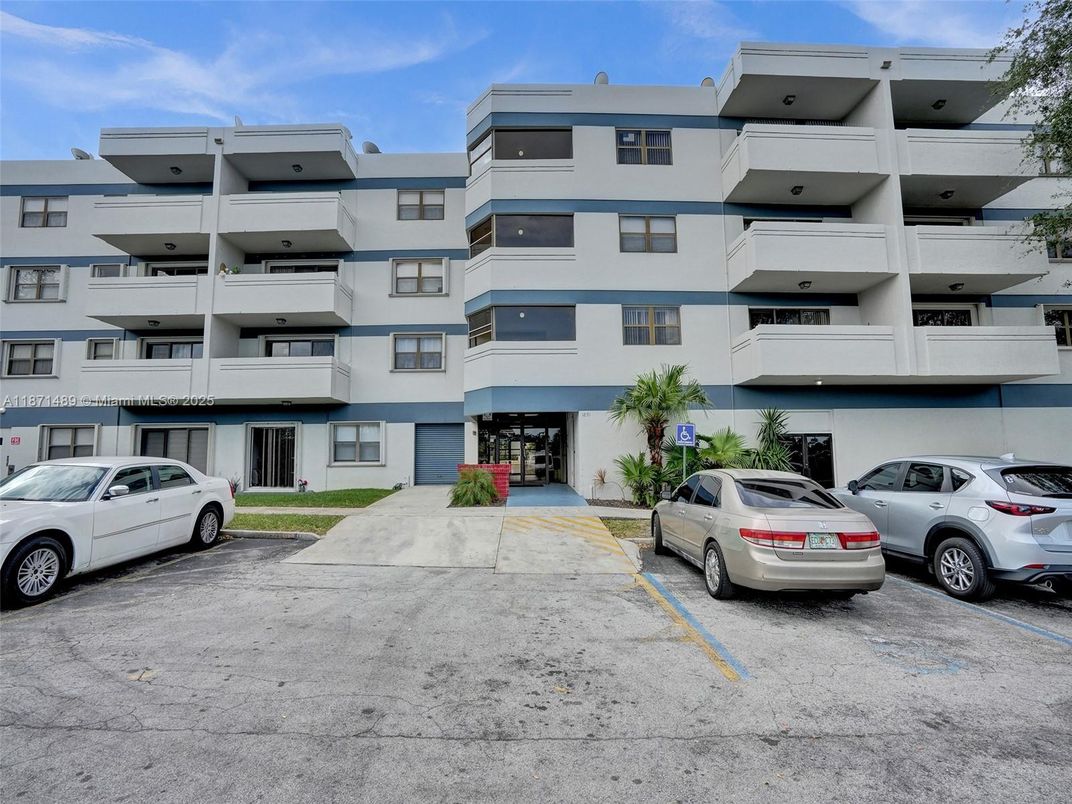 Exterior, Facade, Condo Building