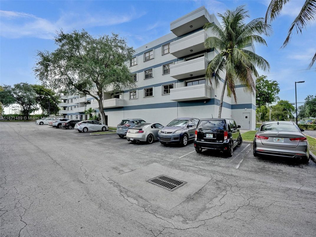 Exterior, Facade, Condo Building