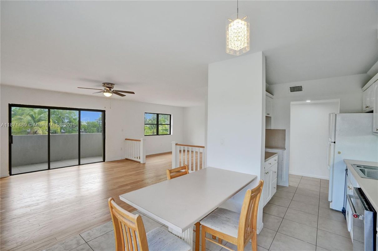 Dining room, Interior, Kitchen, Pendant Lights, Recessed Lighting, Wood Texture Flooring