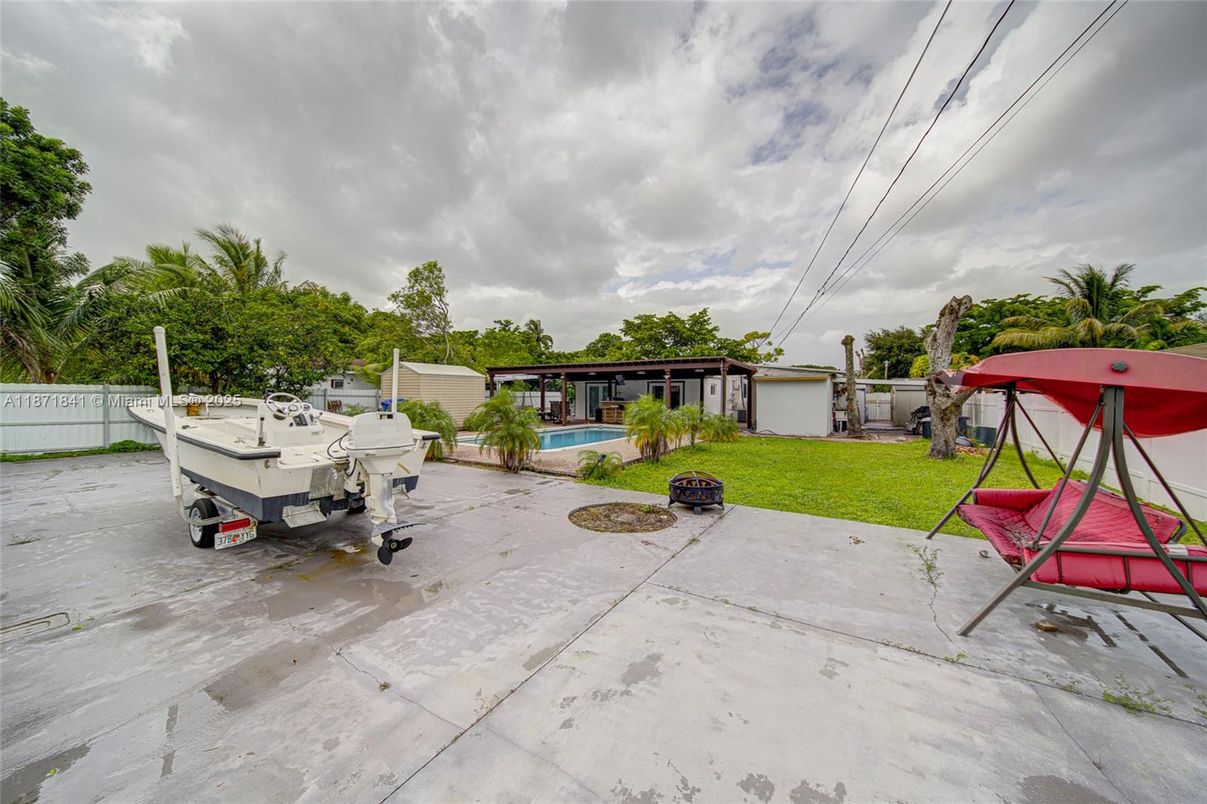 Detached Garage, Exterior