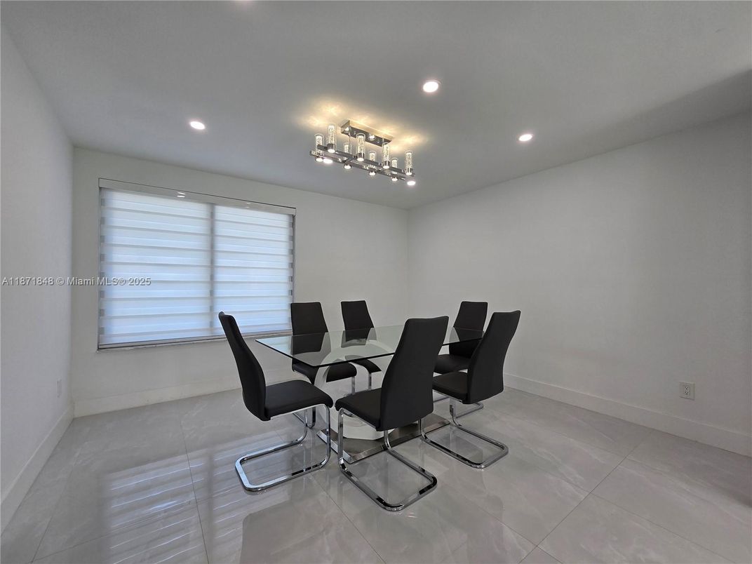 Dining room, Interior, Recessed Lighting