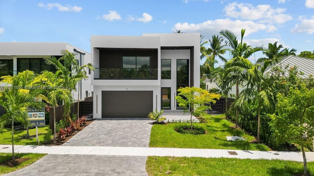 Attached, Exterior, Facade, Modern