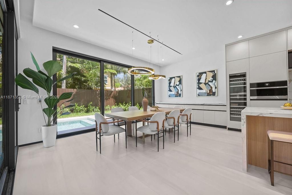 Dining room, Interior, Kitchen, Pendant Lights, Recessed Lighting, Stainless Steel Appliances