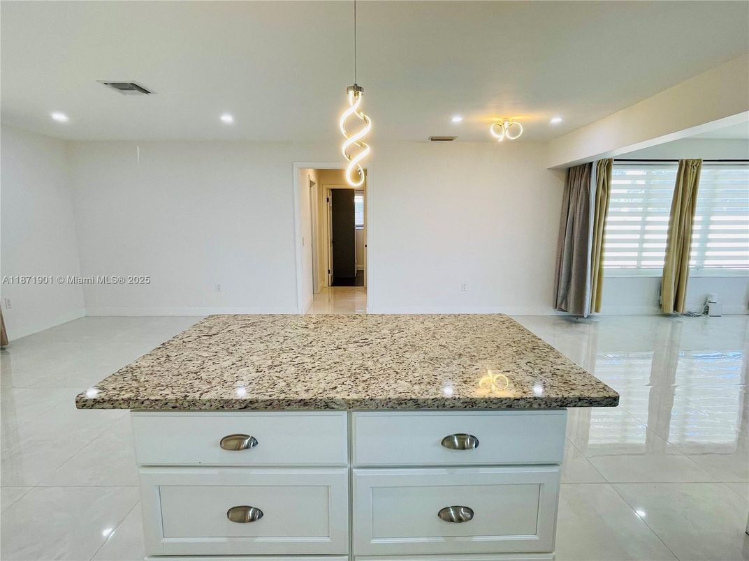 Empty room, Interior, Pendant Lights, Recessed Lighting