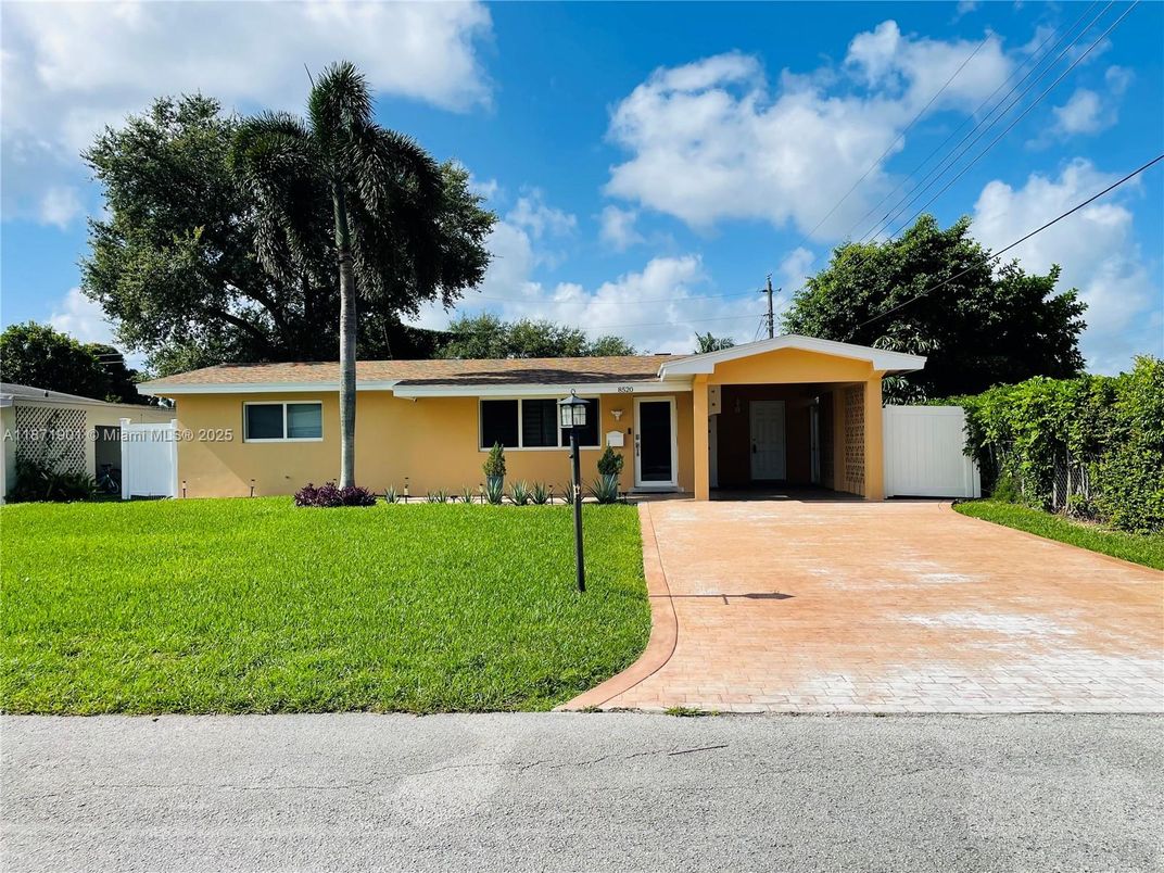 Backyard, Exterior, Facade, Ranch