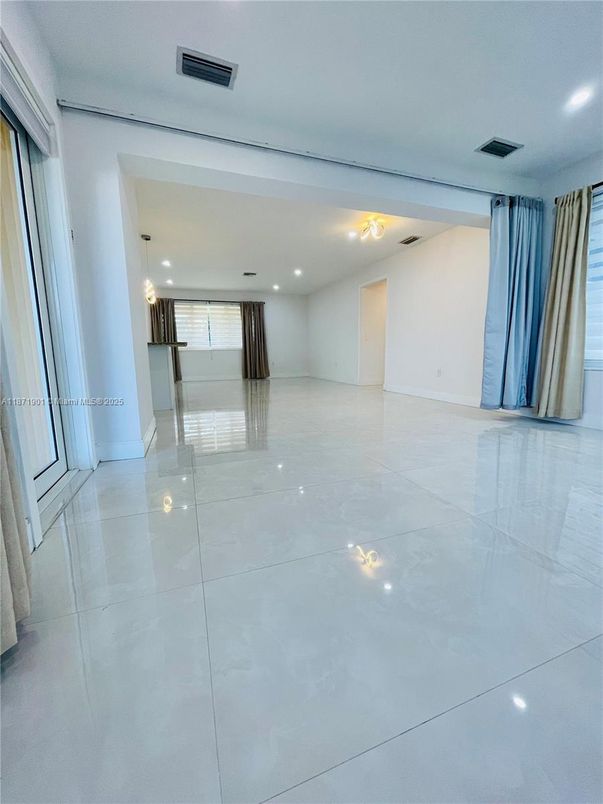 Empty room, Interior, Pendant Lights, Recessed Lighting