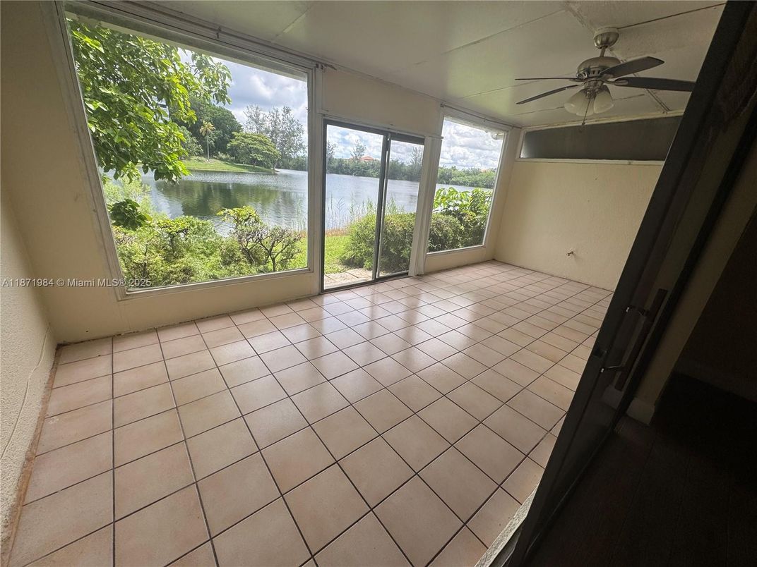 Empty room, Interior, Sun Room, Water