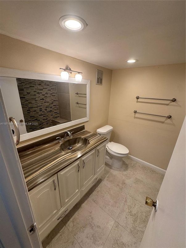 Bathroom, Interior, Recessed Lighting