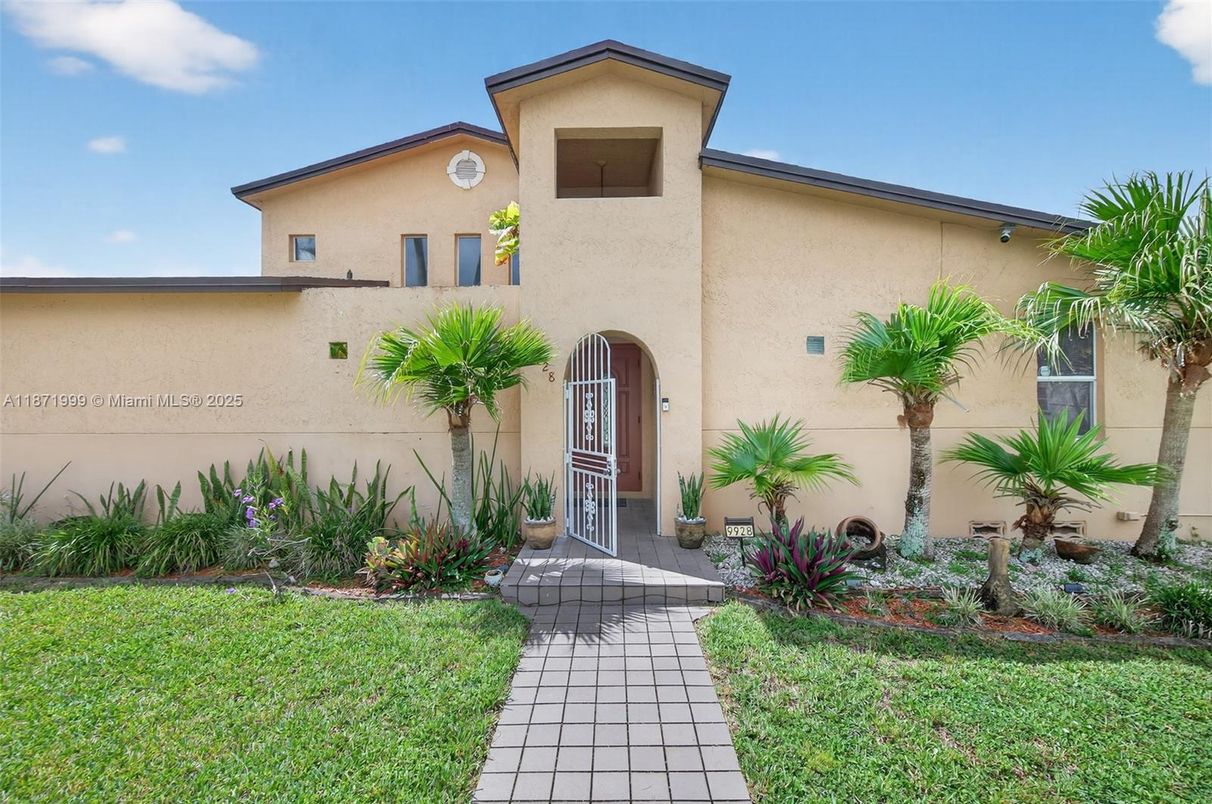 Backyard, Exterior, Facade, Spanish Mediterranean