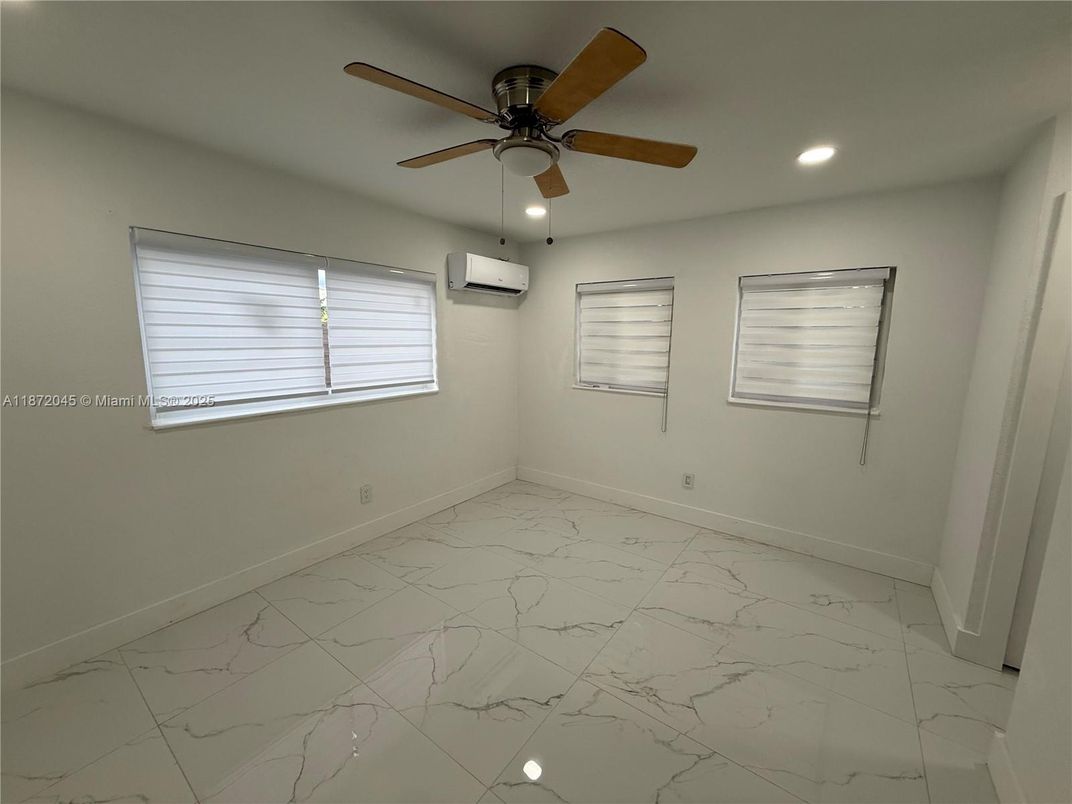 Empty room, Interior, Marble, Recessed Lighting