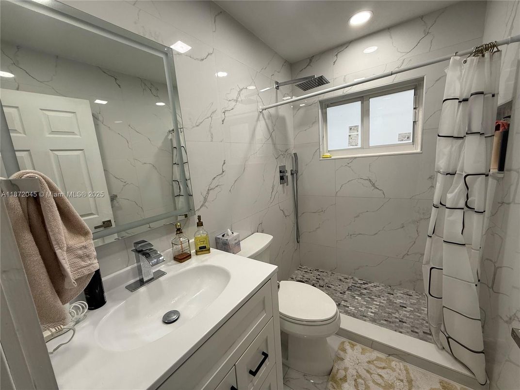 Bathroom, Interior, Marble Walls, Recessed Lighting