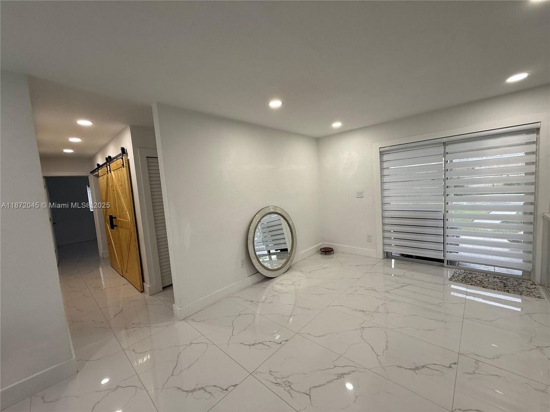 Empty room, Interior, Marble, Recessed Lighting