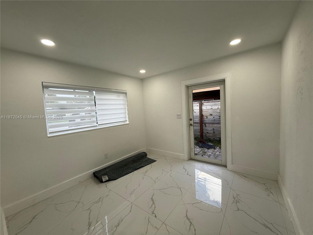 Empty room, Interior, Marble, Recessed Lighting
