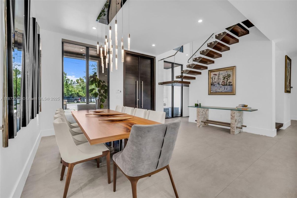 Dining room, Interior, Pendant Lights, Recessed Lighting