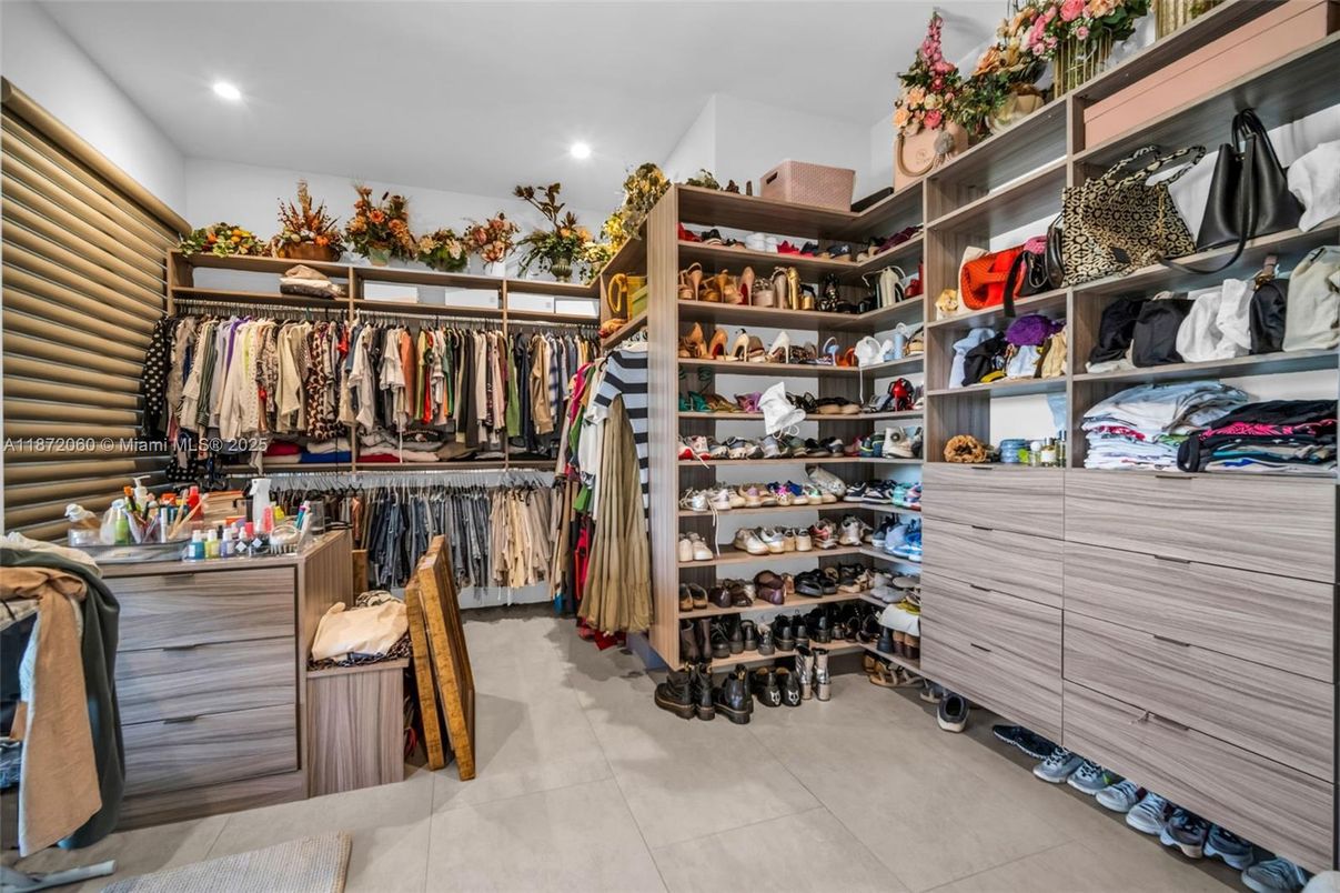 Interior, Recessed Lighting, Walk-in Closets