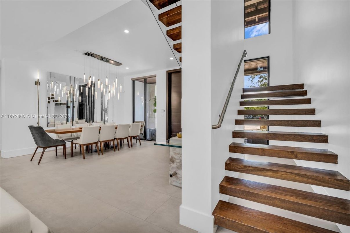 Dining room, Interior, Pendant Lights, Recessed Lighting