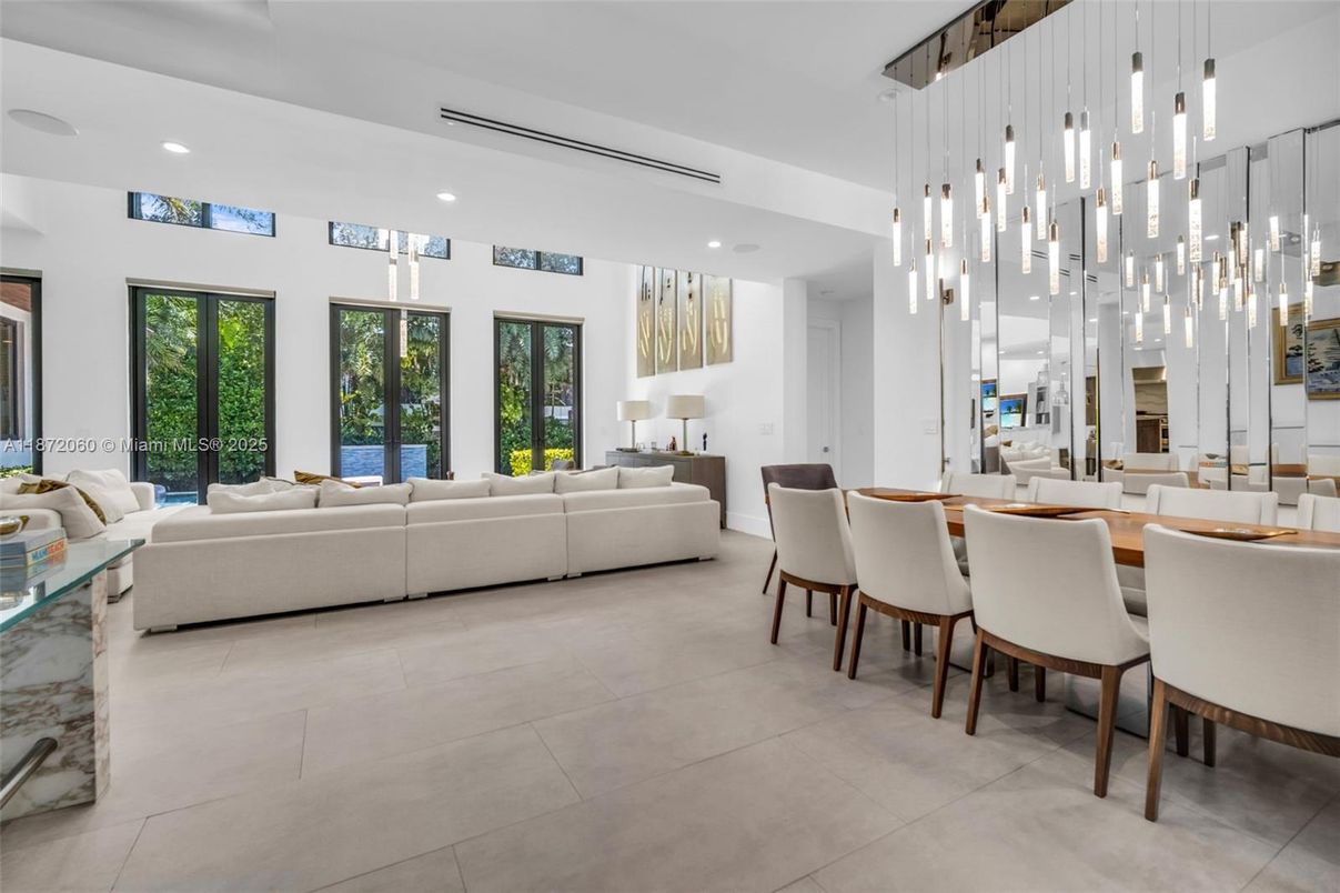 Dining room, Interior, Living room, Pendant Lights, Recessed Lighting
