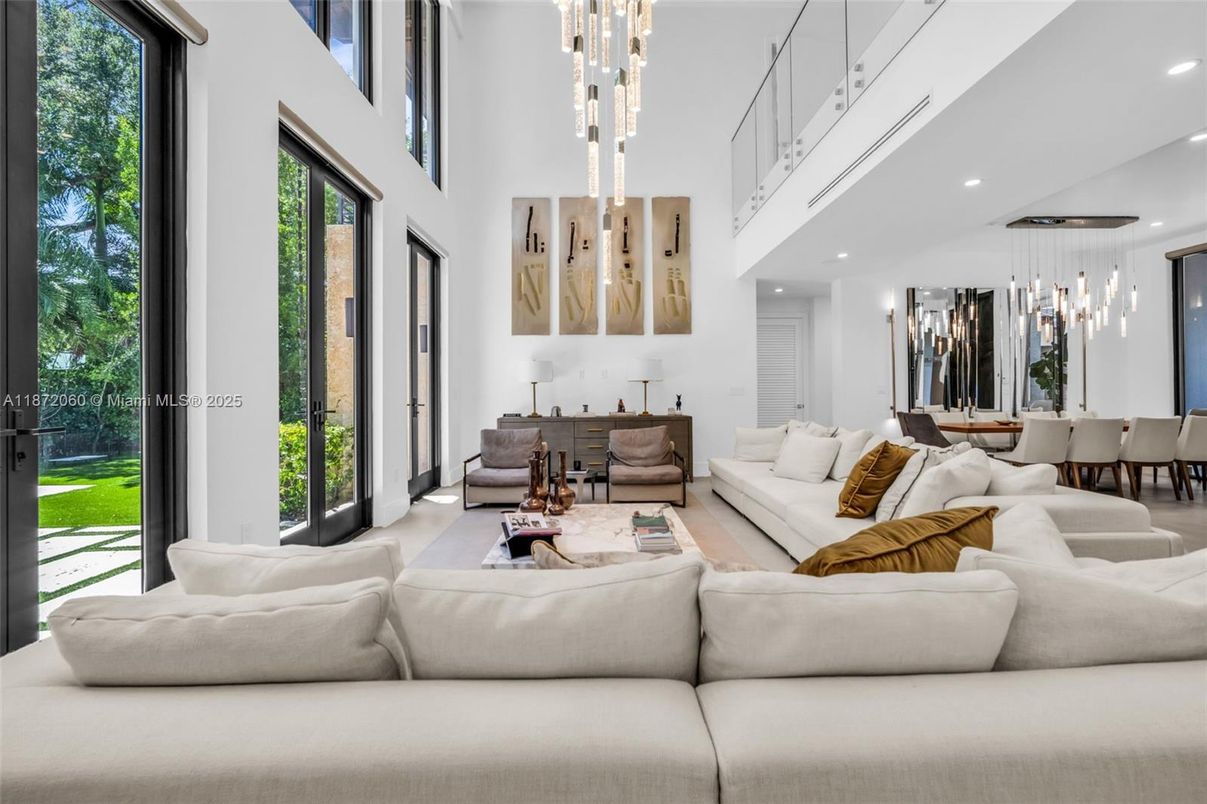 Dining room, Interior, Living room, Pendant Lights, Recessed Lighting