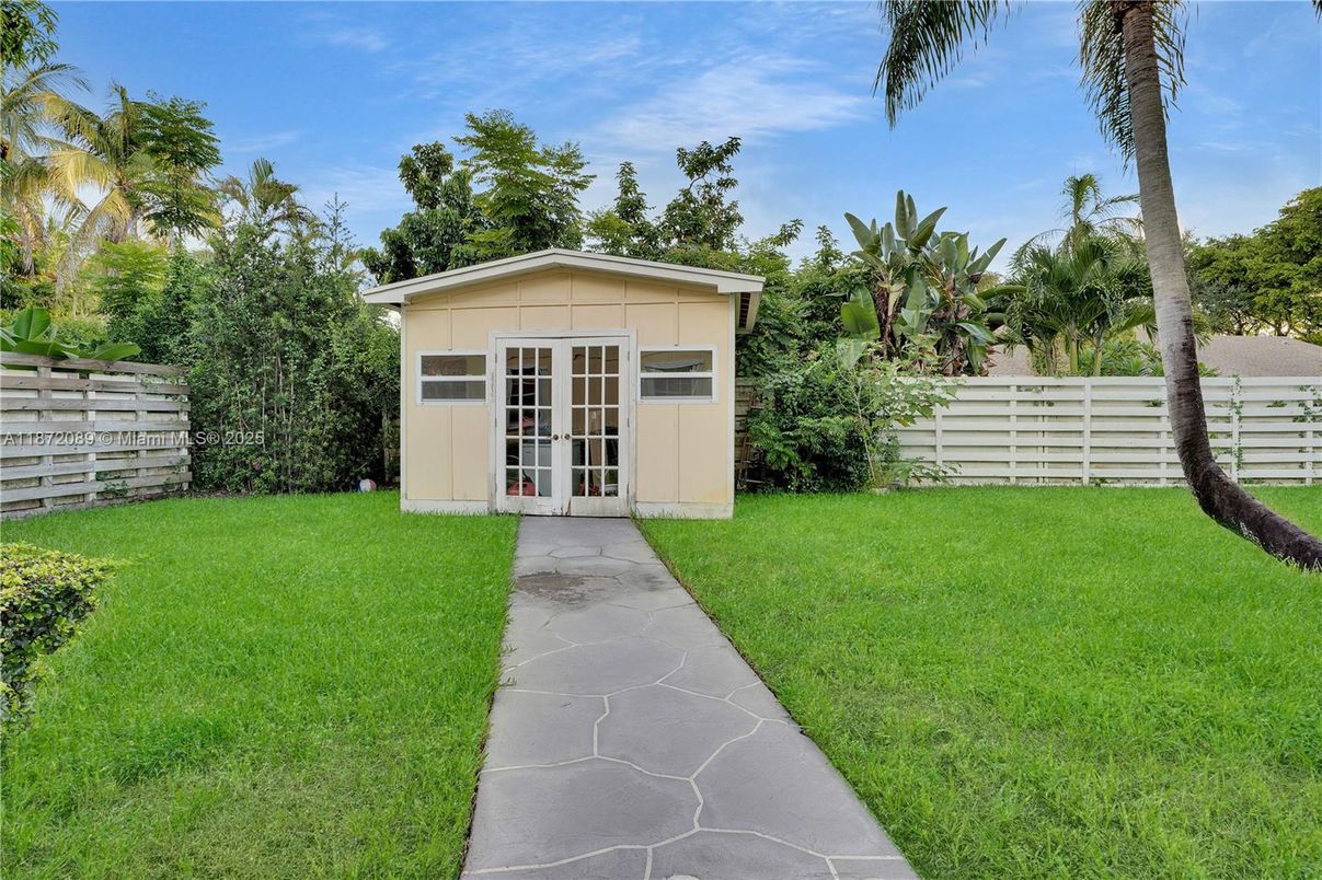 Backyard, Exterior