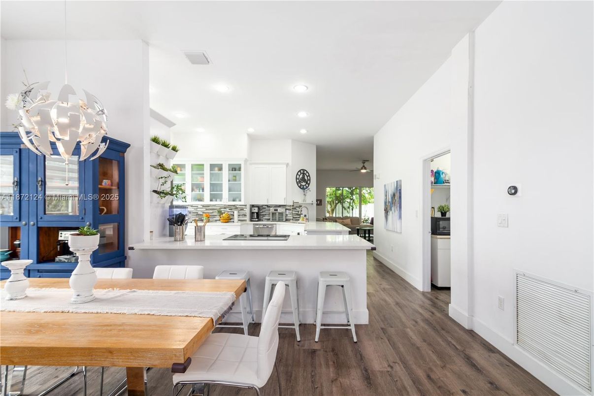Dining room, Interior, Kitchen, Pendant Lights, Recessed Lighting, Wood Texture Flooring