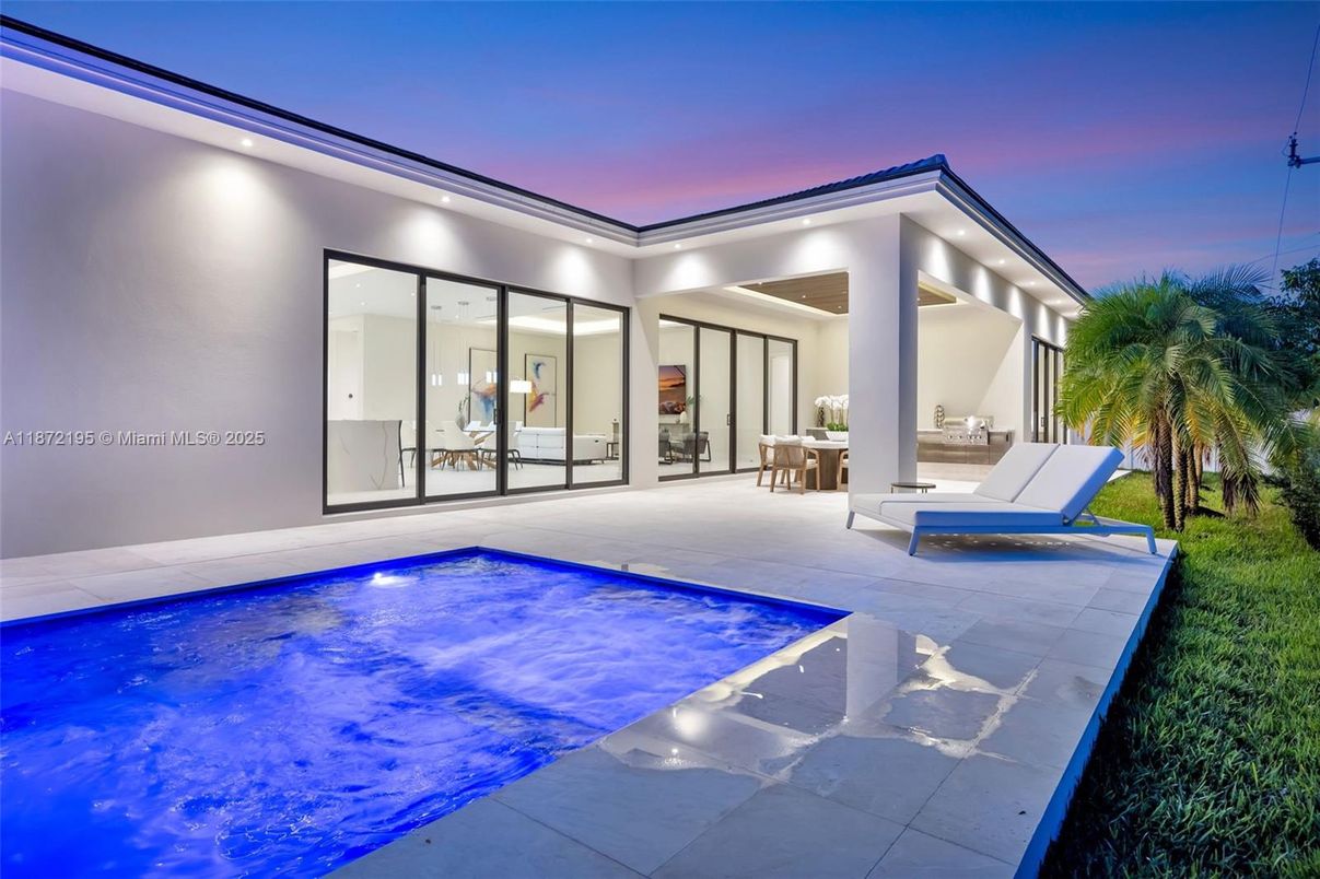 Exterior, Pool