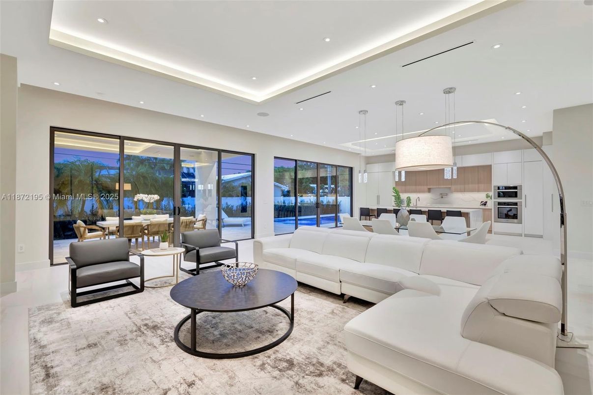 Dining room, Interior, Kitchen, Living room, Pendant Lights, Recessed Lighting, Stainless Steel Appliances