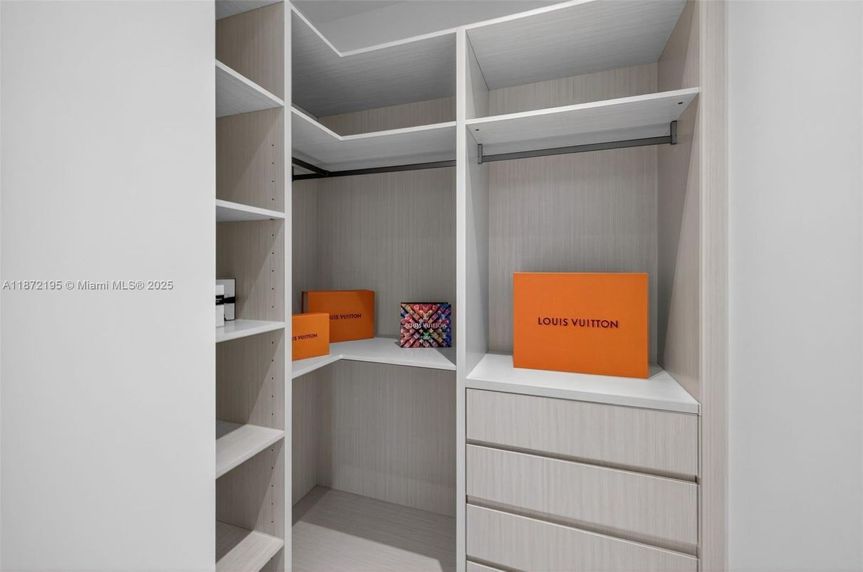Interior, Walk-in Closets
