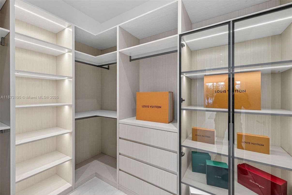 Interior, Walk-in Closets