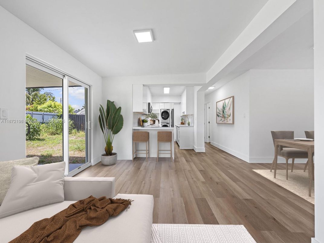 Interior, Recessed Lighting, Wood Texture Flooring