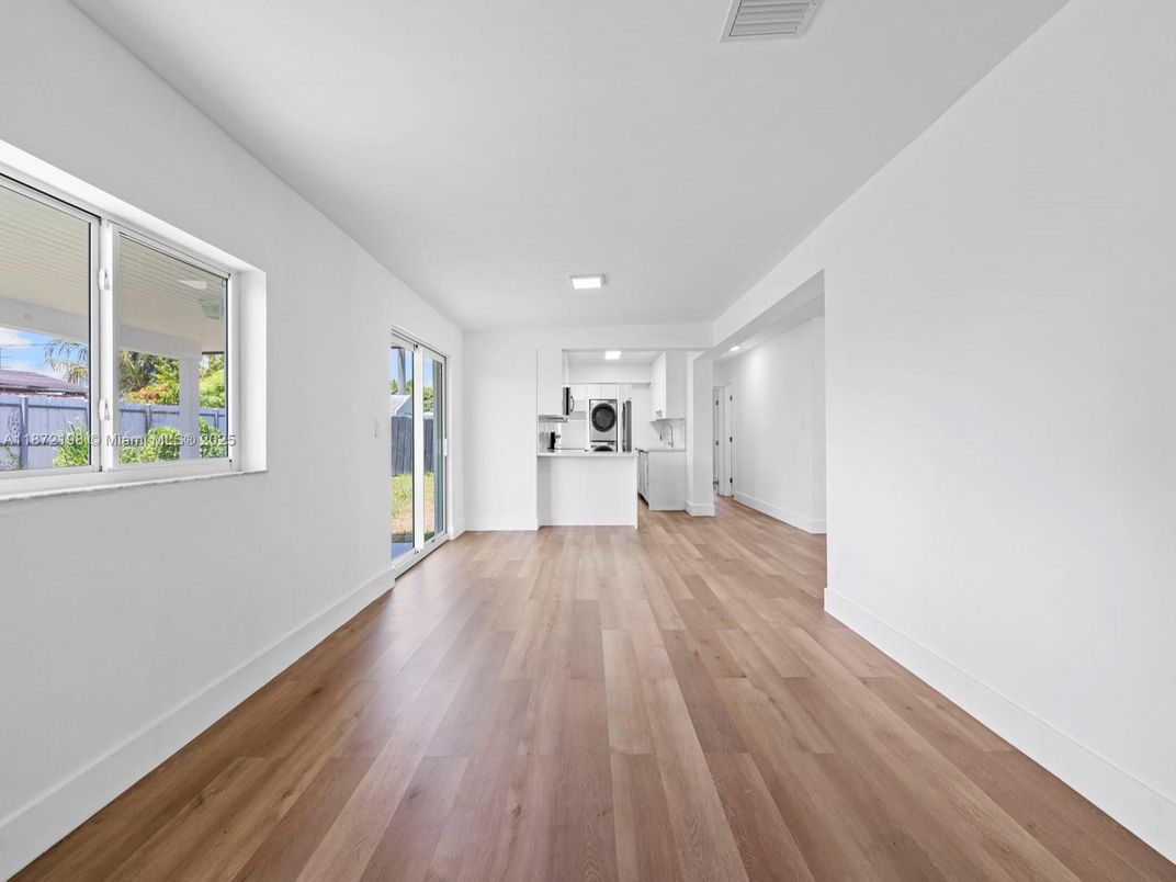 Empty room, Interior, Recessed Lighting, Washer, Wood Texture Flooring