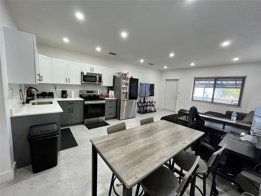 Dining room, Interior, Kitchen, Recessed Lighting