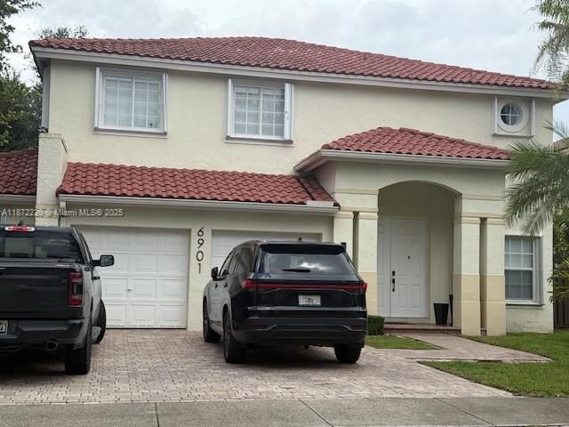 Attached, Exterior, Facade, Mediterranean