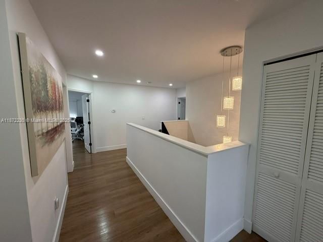 Interior, Pendant Lights, Recessed Lighting, Wood Texture Flooring