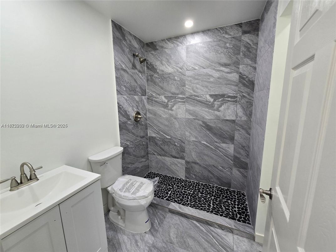 Bathroom, Interior, Marble Walls, Recessed Lighting